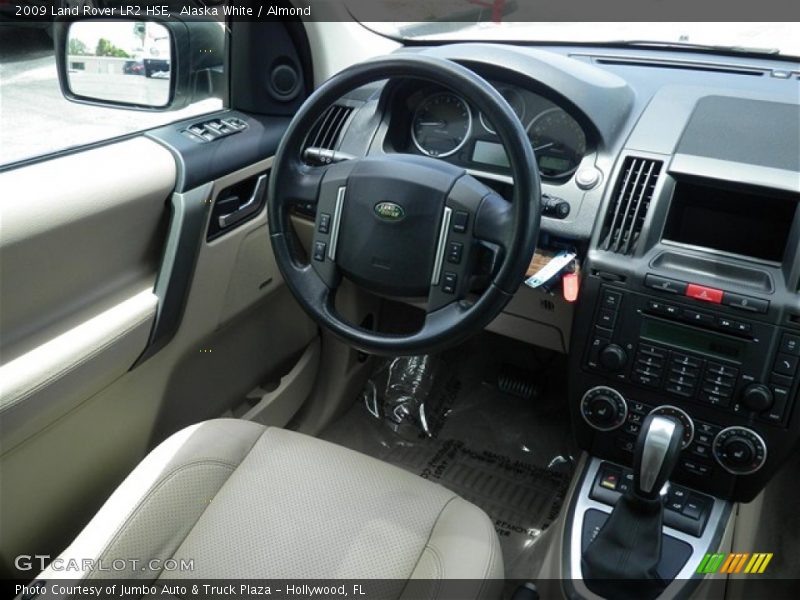 Alaska White / Almond 2009 Land Rover LR2 HSE