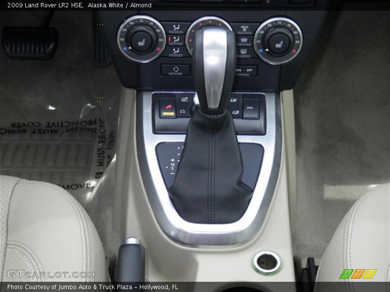 Alaska White / Almond 2009 Land Rover LR2 HSE