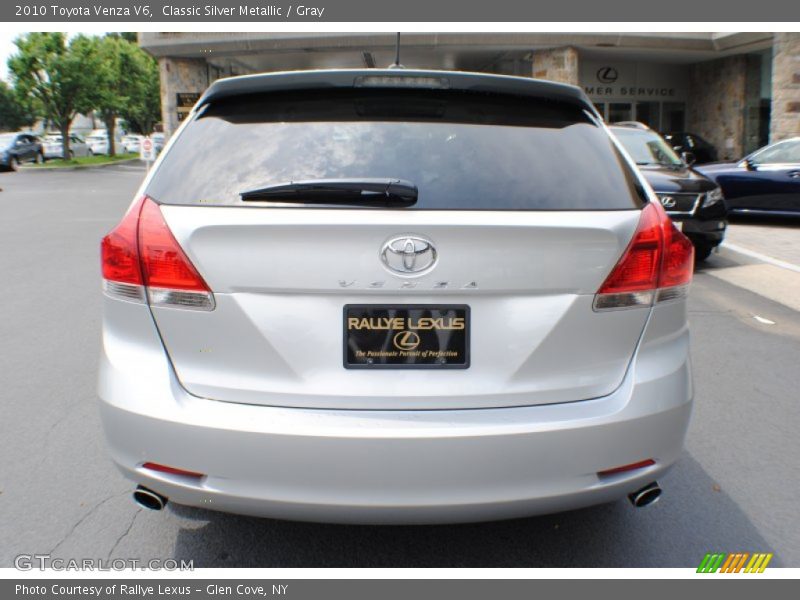 Classic Silver Metallic / Gray 2010 Toyota Venza V6