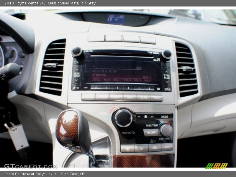 Classic Silver Metallic / Gray 2010 Toyota Venza V6