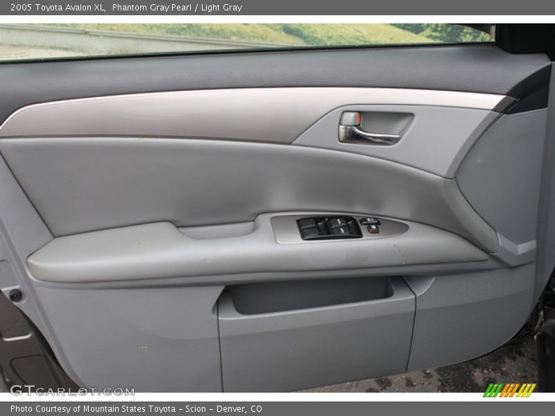 Phantom Gray Pearl / Light Gray 2005 Toyota Avalon XL