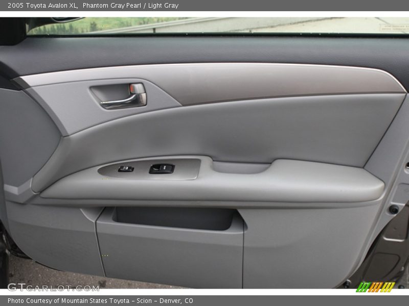Phantom Gray Pearl / Light Gray 2005 Toyota Avalon XL