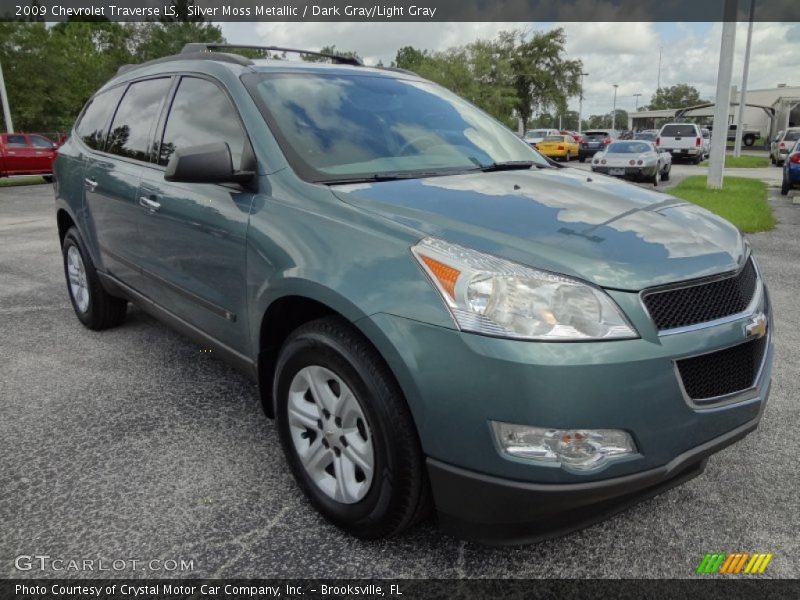 Front 3/4 View of 2009 Traverse LS