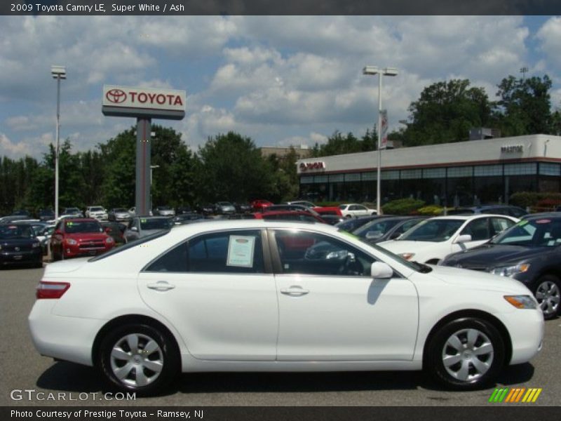 Super White / Ash 2009 Toyota Camry LE