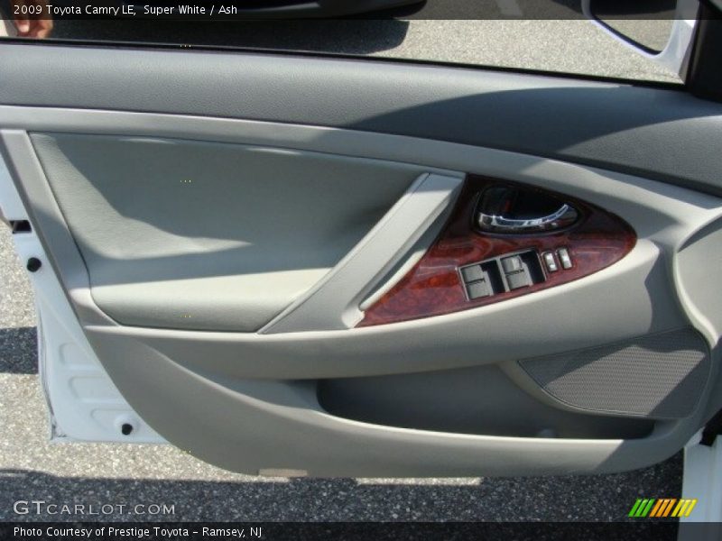 Super White / Ash 2009 Toyota Camry LE