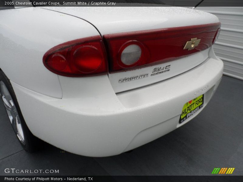 Summit White / Graphite Gray 2005 Chevrolet Cavalier Coupe