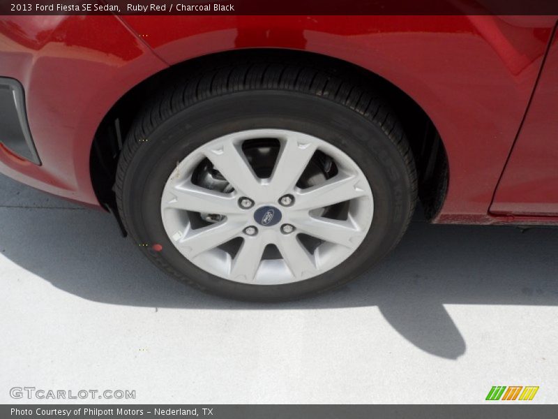  2013 Fiesta SE Sedan Wheel