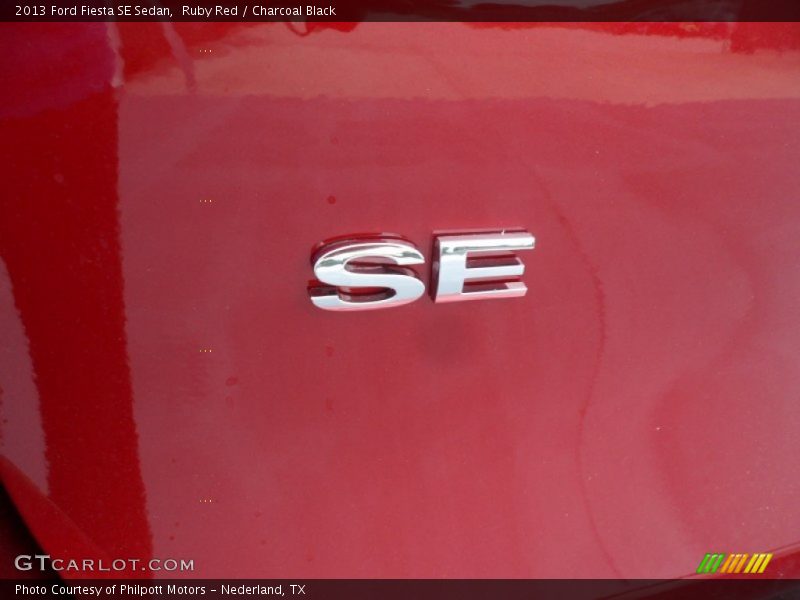 SE - 2013 Ford Fiesta SE Sedan