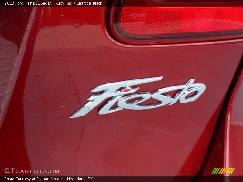 Fiesta - 2013 Ford Fiesta SE Sedan