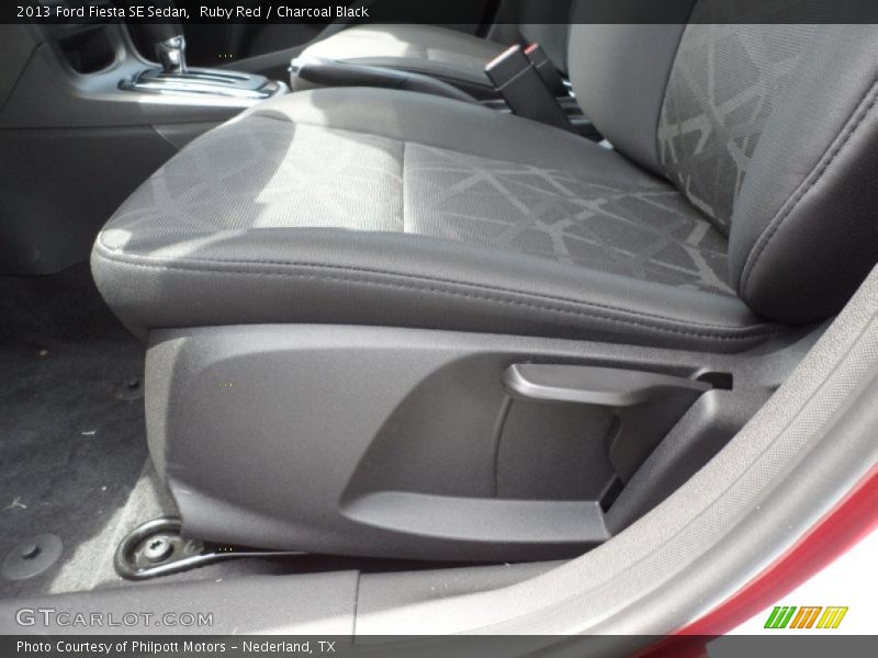 Ruby Red / Charcoal Black 2013 Ford Fiesta SE Sedan