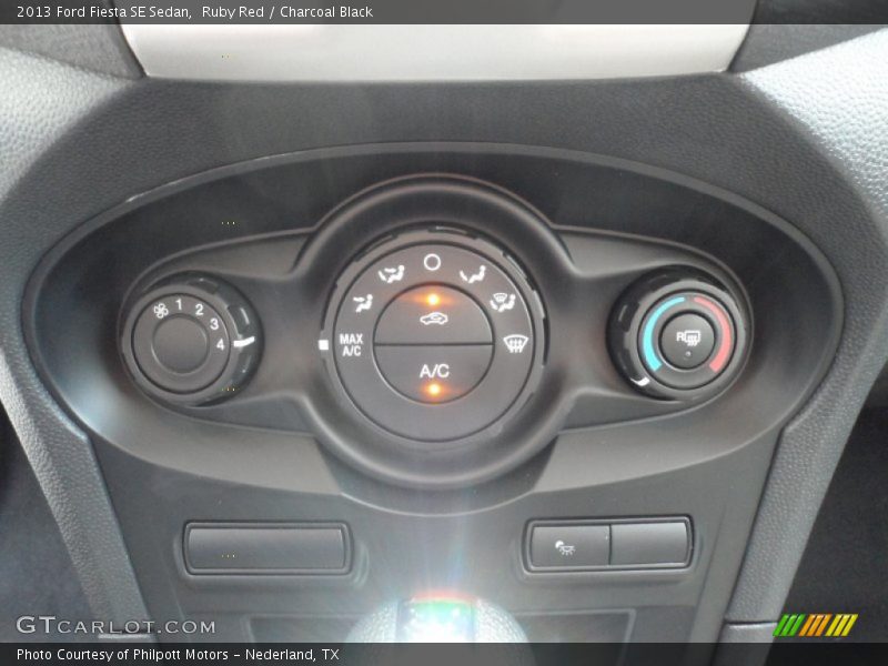 Controls of 2013 Fiesta SE Sedan