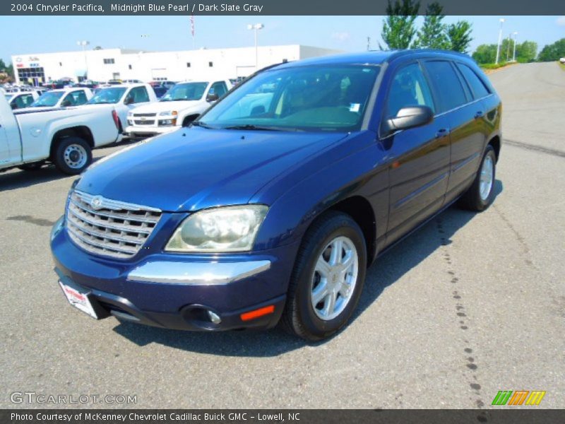 Front 3/4 View of 2004 Pacifica 