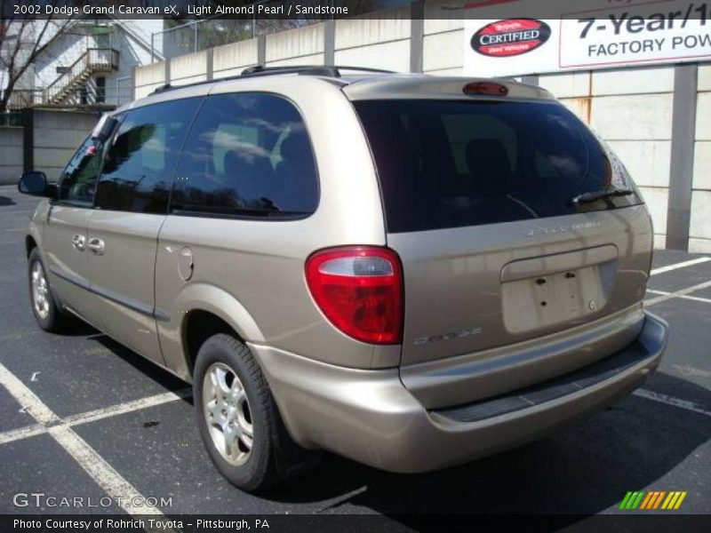 Light Almond Pearl / Sandstone 2002 Dodge Grand Caravan eX