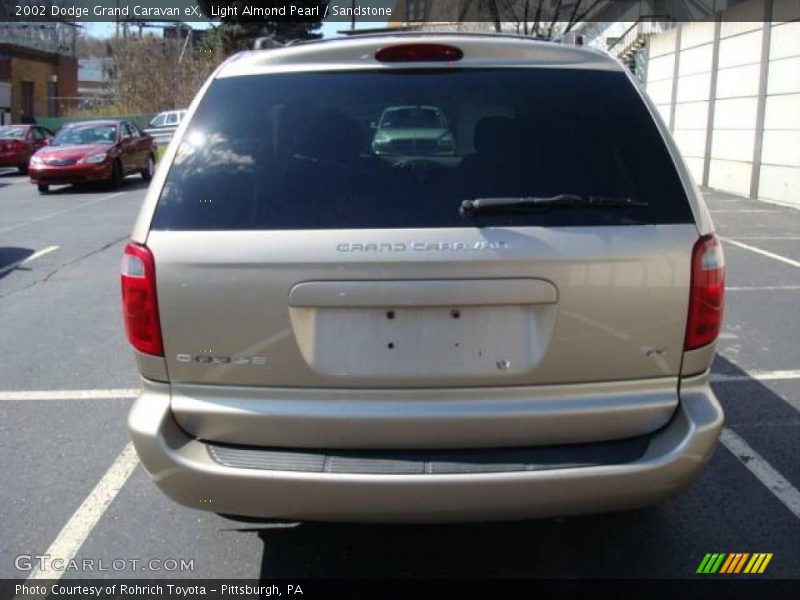 Light Almond Pearl / Sandstone 2002 Dodge Grand Caravan eX