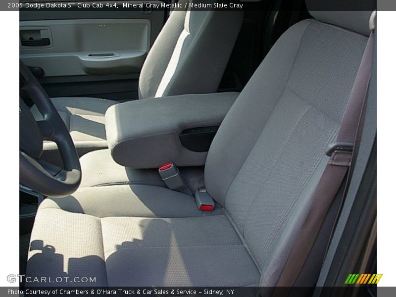 Mineral Gray Metallic / Medium Slate Gray 2005 Dodge Dakota ST Club Cab 4x4