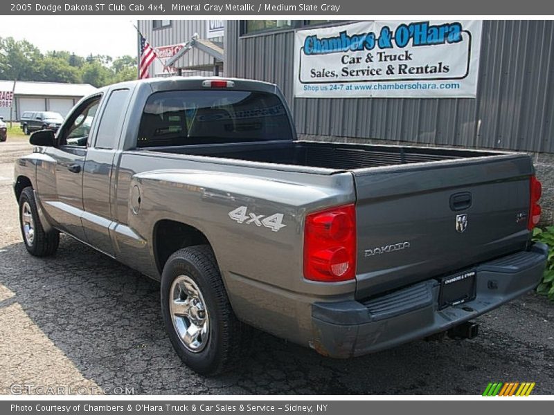 Mineral Gray Metallic / Medium Slate Gray 2005 Dodge Dakota ST Club Cab 4x4