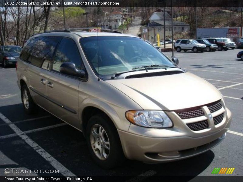 Light Almond Pearl / Sandstone 2002 Dodge Grand Caravan eX