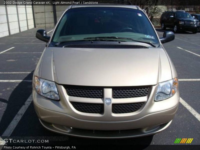 Light Almond Pearl / Sandstone 2002 Dodge Grand Caravan eX