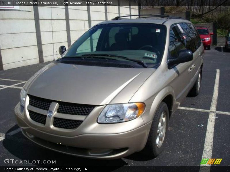 Light Almond Pearl / Sandstone 2002 Dodge Grand Caravan eX