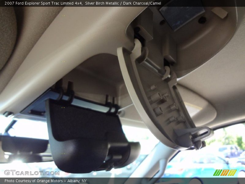 Silver Birch Metallic / Dark Charcoal/Camel 2007 Ford Explorer Sport Trac Limited 4x4