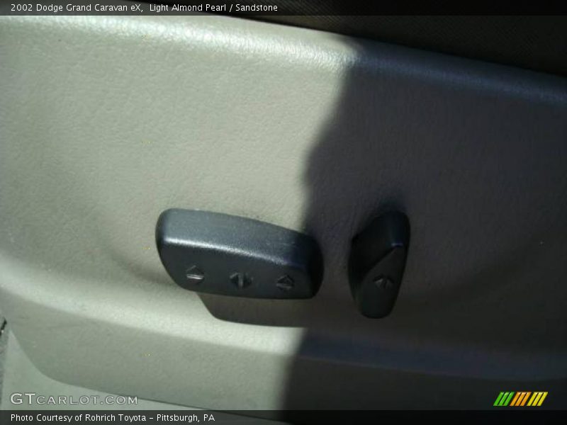 Light Almond Pearl / Sandstone 2002 Dodge Grand Caravan eX