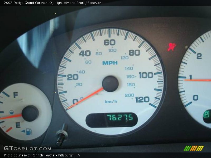 Light Almond Pearl / Sandstone 2002 Dodge Grand Caravan eX