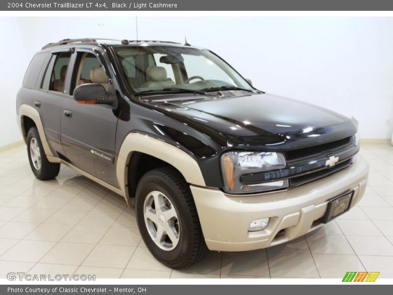 Front 3/4 View of 2004 TrailBlazer LT 4x4