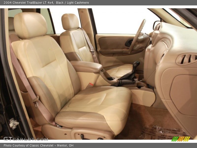  2004 TrailBlazer LT 4x4 Light Cashmere Interior