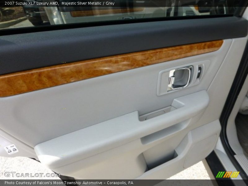 Majestic Silver Metallic / Grey 2007 Suzuki XL7 Luxury AWD