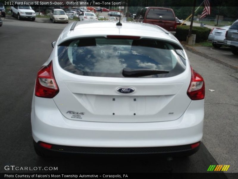 Oxford White / Two-Tone Sport 2012 Ford Focus SE Sport 5-Door