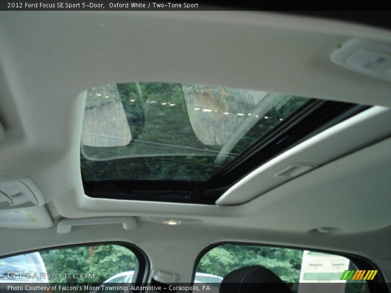 Oxford White / Two-Tone Sport 2012 Ford Focus SE Sport 5-Door