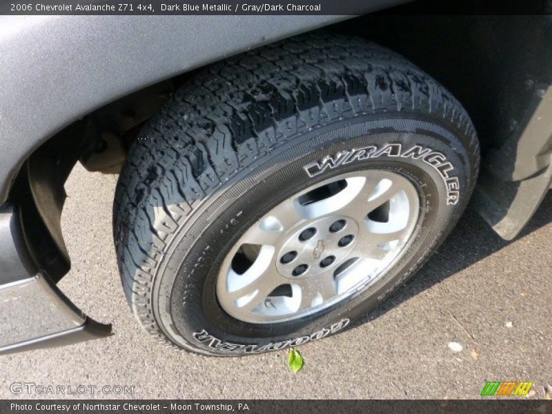 Dark Blue Metallic / Gray/Dark Charcoal 2006 Chevrolet Avalanche Z71 4x4