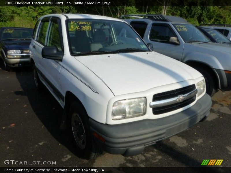 White / Medium Gray 2000 Chevrolet Tracker 4WD Hard Top