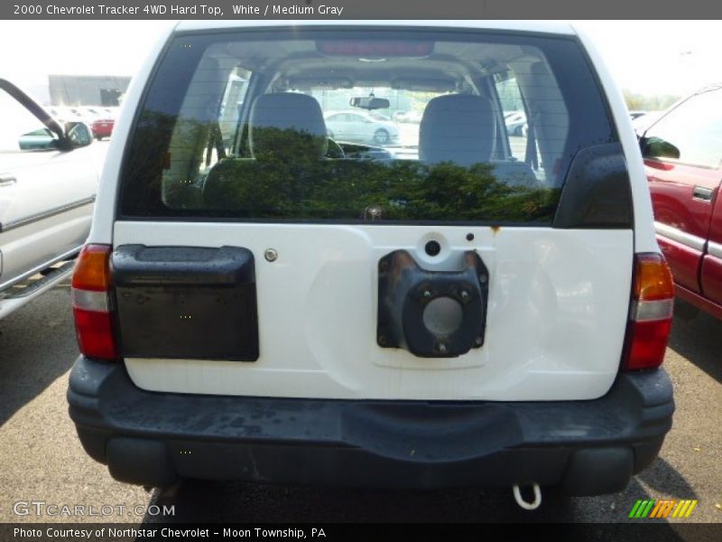 White / Medium Gray 2000 Chevrolet Tracker 4WD Hard Top