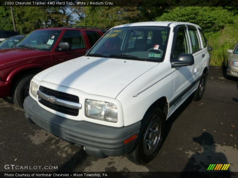 White / Medium Gray 2000 Chevrolet Tracker 4WD Hard Top