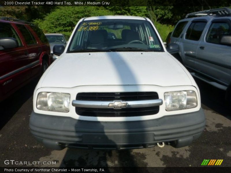 White / Medium Gray 2000 Chevrolet Tracker 4WD Hard Top