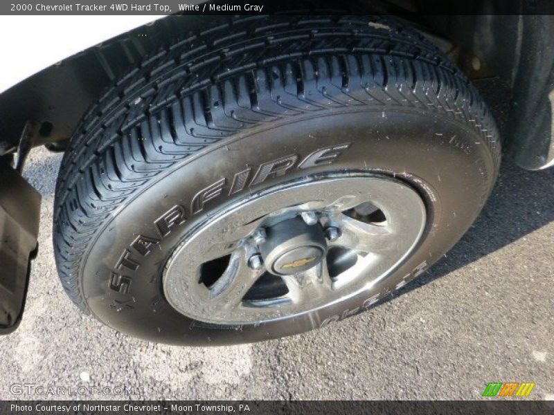 White / Medium Gray 2000 Chevrolet Tracker 4WD Hard Top