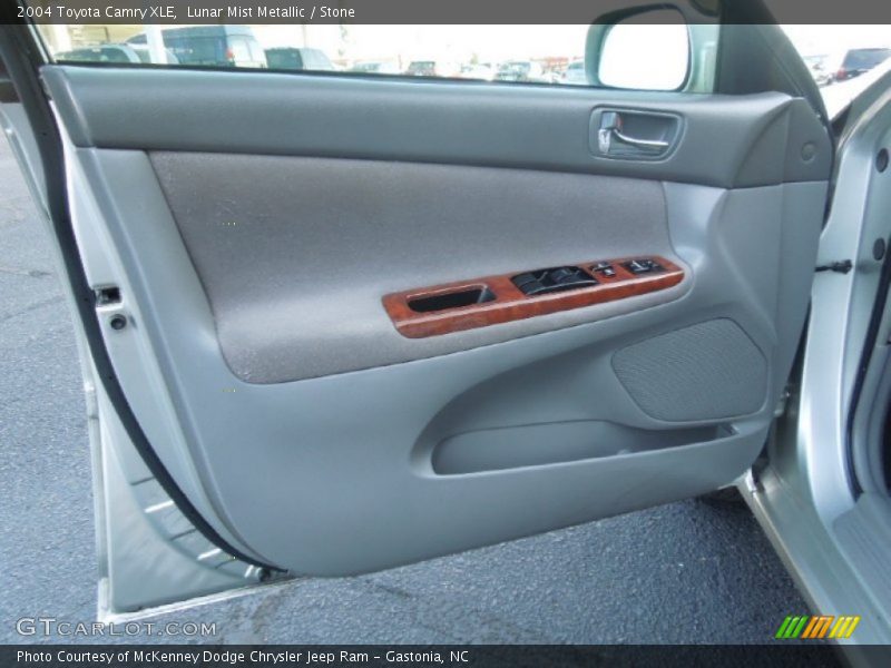 Lunar Mist Metallic / Stone 2004 Toyota Camry XLE