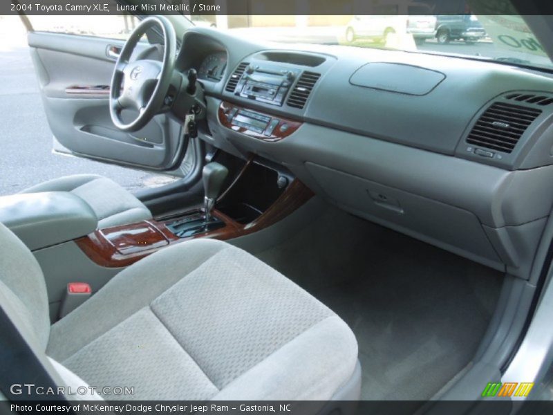 Lunar Mist Metallic / Stone 2004 Toyota Camry XLE