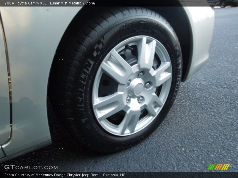 Lunar Mist Metallic / Stone 2004 Toyota Camry XLE