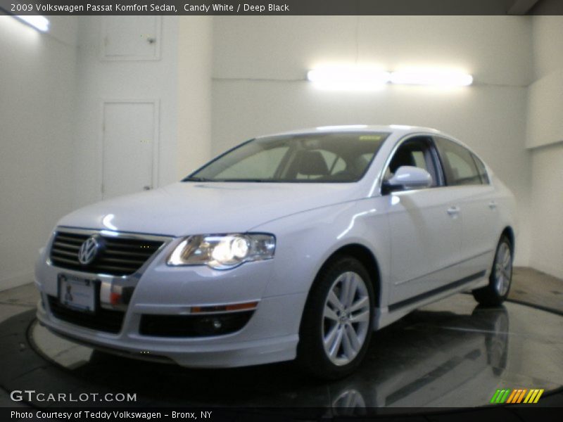 Candy White / Deep Black 2009 Volkswagen Passat Komfort Sedan