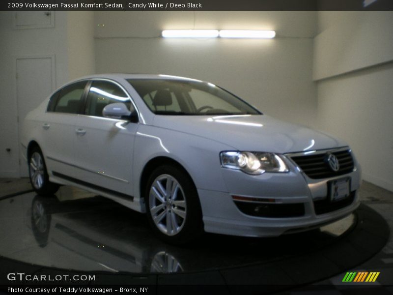 Candy White / Deep Black 2009 Volkswagen Passat Komfort Sedan