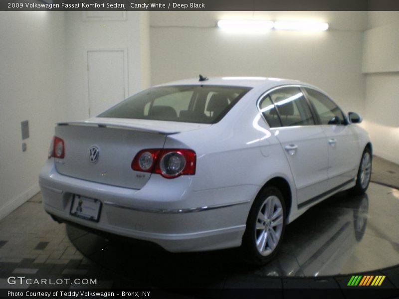 Candy White / Deep Black 2009 Volkswagen Passat Komfort Sedan