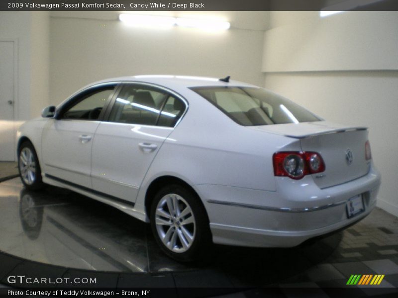 Candy White / Deep Black 2009 Volkswagen Passat Komfort Sedan