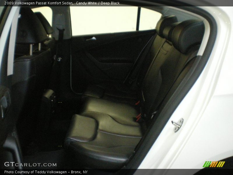 Candy White / Deep Black 2009 Volkswagen Passat Komfort Sedan