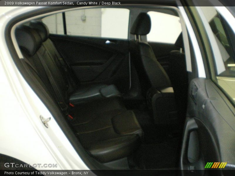 Candy White / Deep Black 2009 Volkswagen Passat Komfort Sedan