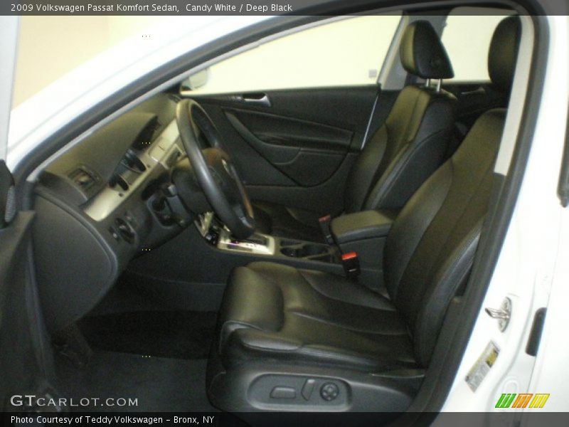 Candy White / Deep Black 2009 Volkswagen Passat Komfort Sedan