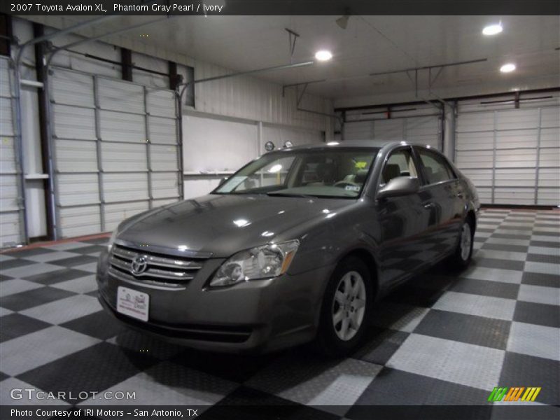 Phantom Gray Pearl / Ivory 2007 Toyota Avalon XL