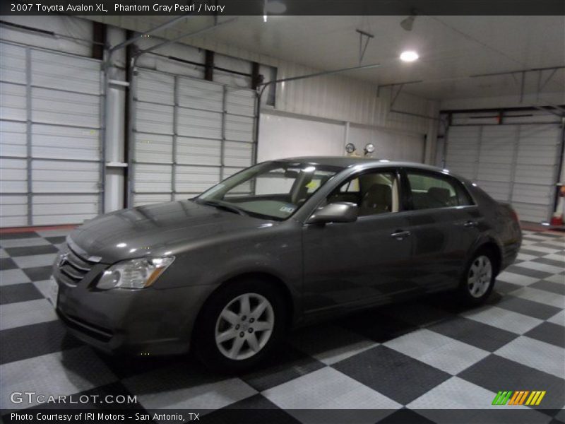 Phantom Gray Pearl / Ivory 2007 Toyota Avalon XL