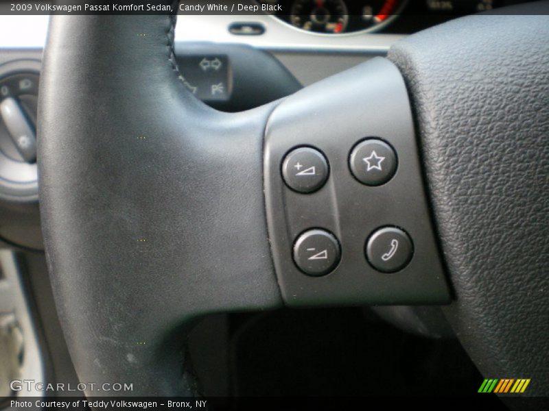 Candy White / Deep Black 2009 Volkswagen Passat Komfort Sedan